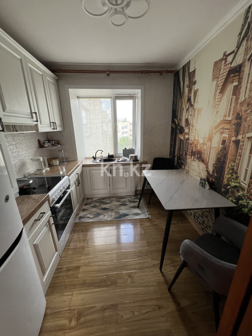 Продажа 3-комнатной квартиры, 59 м², ул. Аманжолова, дом  71 в Караганде - фото 6