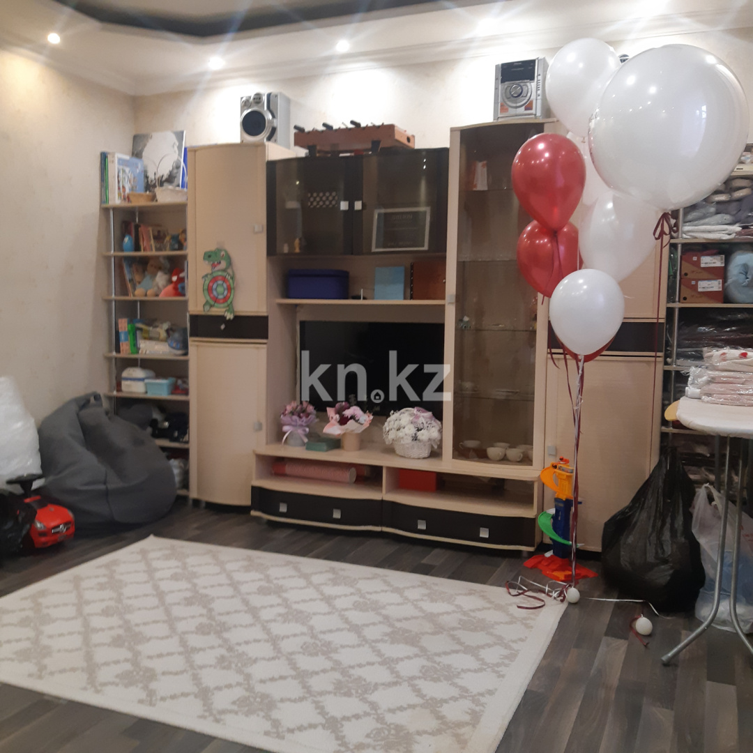 Продажа 2-комнатной квартиры, 56 м², ул. Сарсекова, дом  55 в Караганде - фото 4