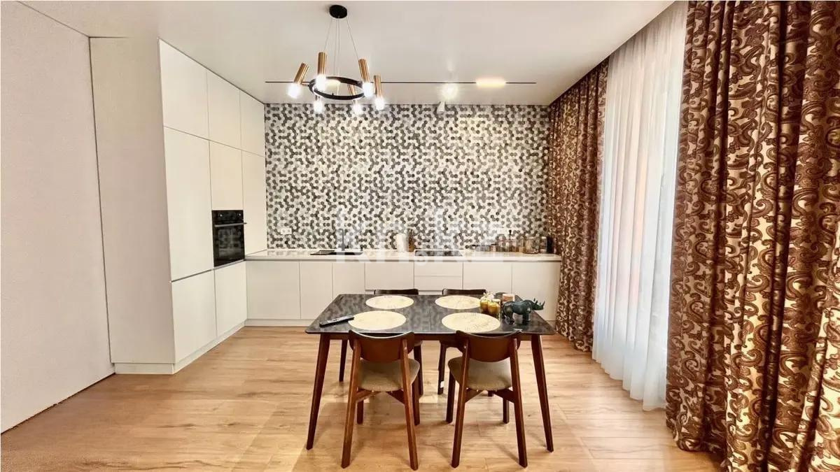 Продажа 3-комнатной квартиры, 73.5 м², пр. Абая, дом  164 в Алматы - фото 2