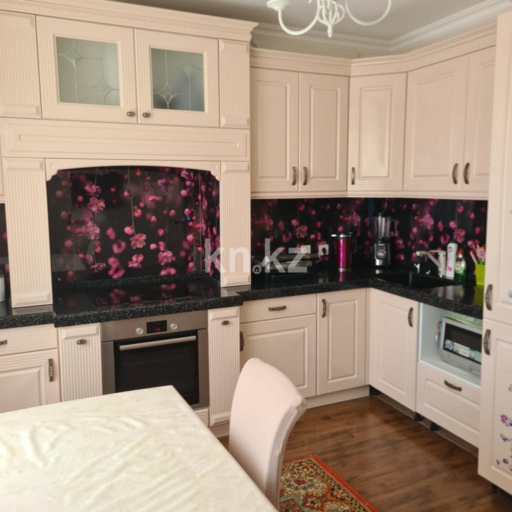 Аренда 3-комнатной квартиры, 90 м² в Астане
