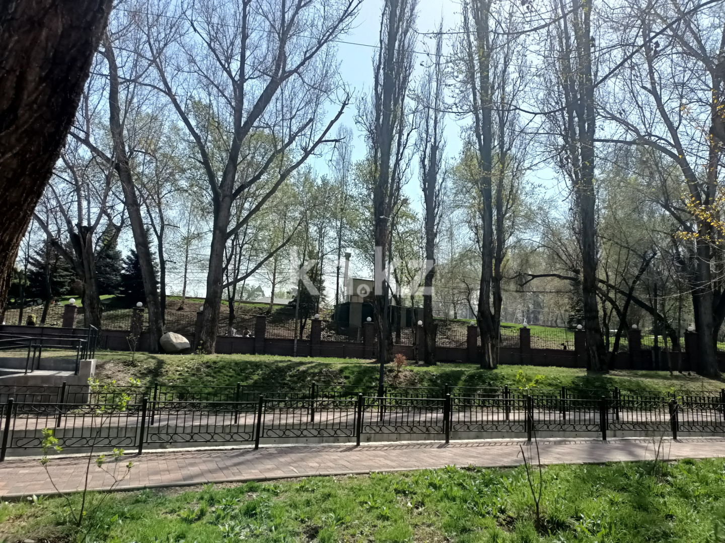 Аренда 2-комнатной квартиры посуточно, 48 м², ул. Тянь-Шаньская, дом  9г - Аренда  двухкомнатных квартир посуточно в Алматы фото 3 из 11