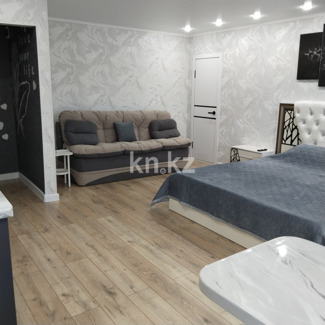 Аренда 1-комнатной квартиры посуточно, 32 м², Джамбула, дом  58 - Продажа квартир в Сарани фото 2 из 8