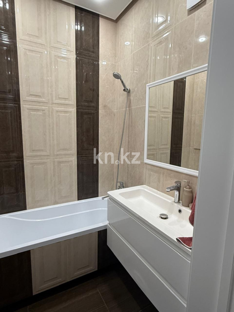 Продажа 4-комнатной квартиры, 122 м², ул. Кулкыбаева, дом  62 - Продажа  четырехкомнатных квартир в Караганде фото 19 из 22