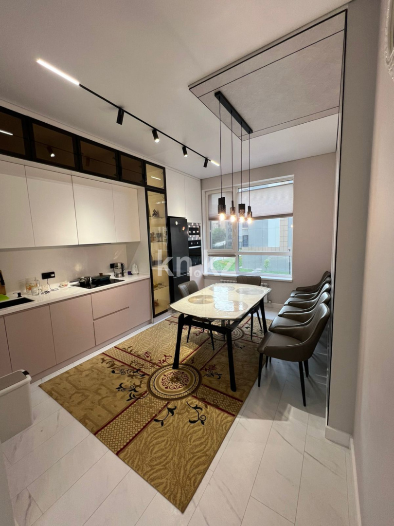 Продажа 3-комнатной квартиры, 70.6 м², ул. Утеген батыра, дом  11 - Продажа квартир в Казахстане фото 1 из 14