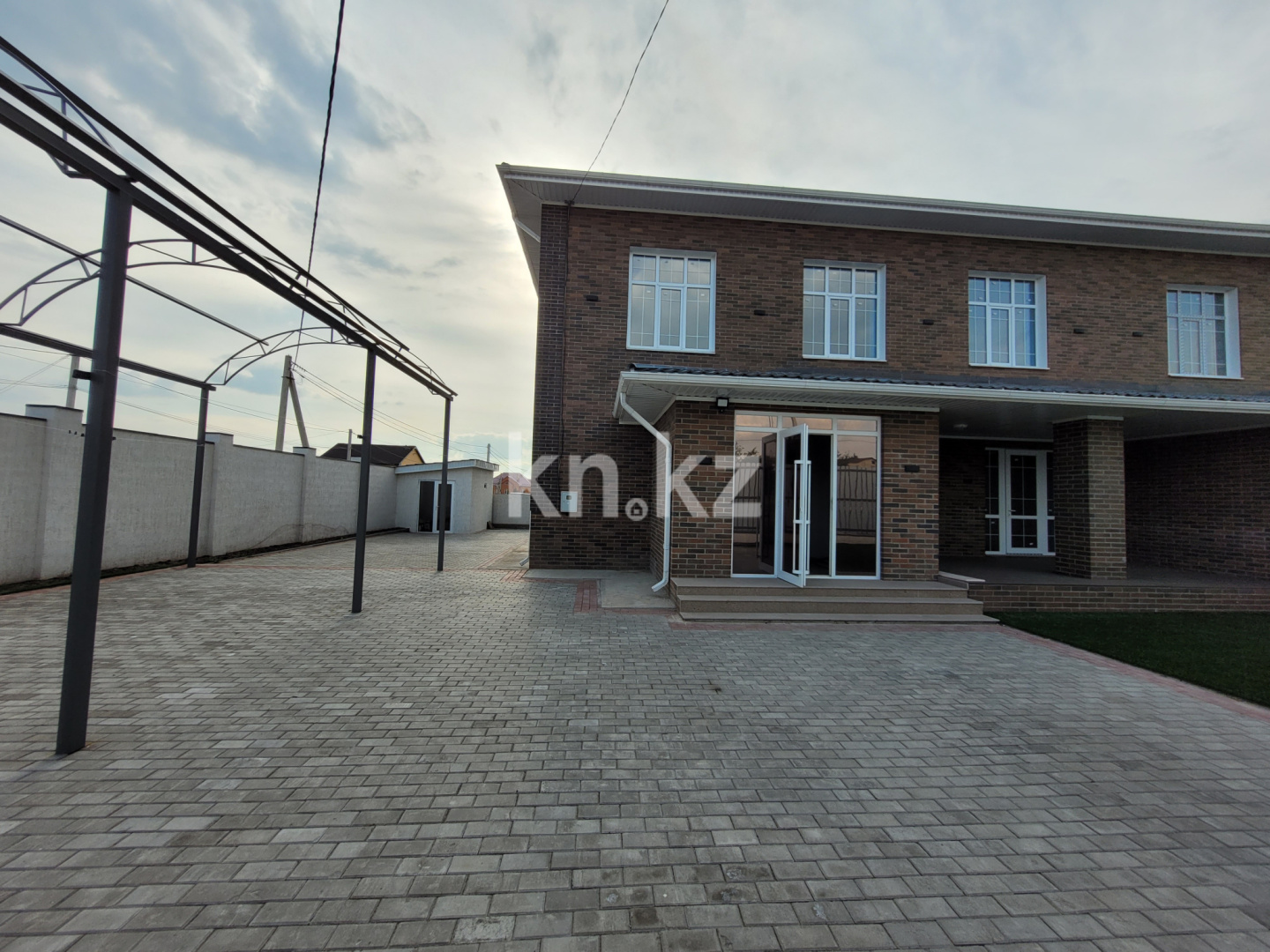 Продажа 6-комнатного дома, 288 м², ул. Ондасынова - Продажа домов, коттеджей в Караганде фото 2 из 18