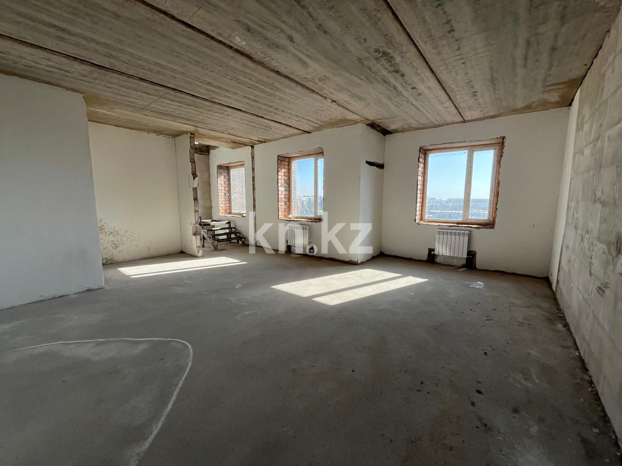 Продажа 4-комнатной квартиры, 123.1 м², пр. Шахтеров, дом  20/4 - Продажа квартир в Караганде фото 1 из 5