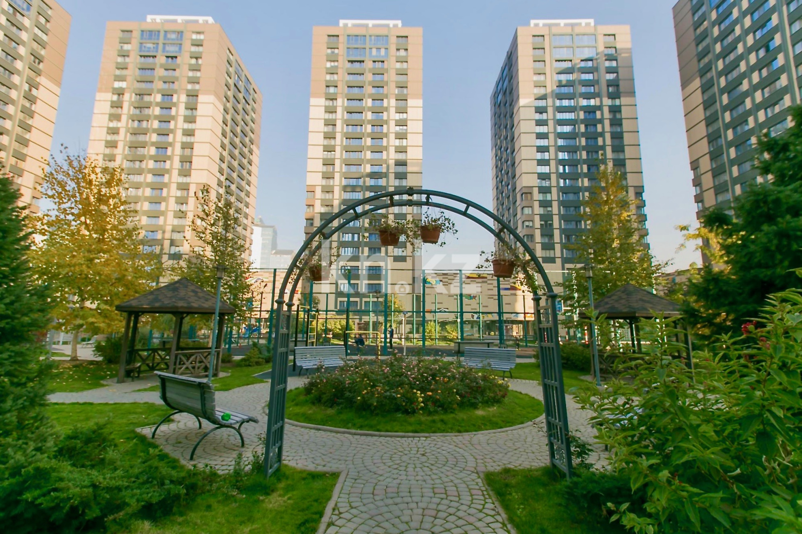 Продажа 3-комнатной квартиры, 133 м², пр. Аль-Фараби, дом  21 в Алматы - фото 8