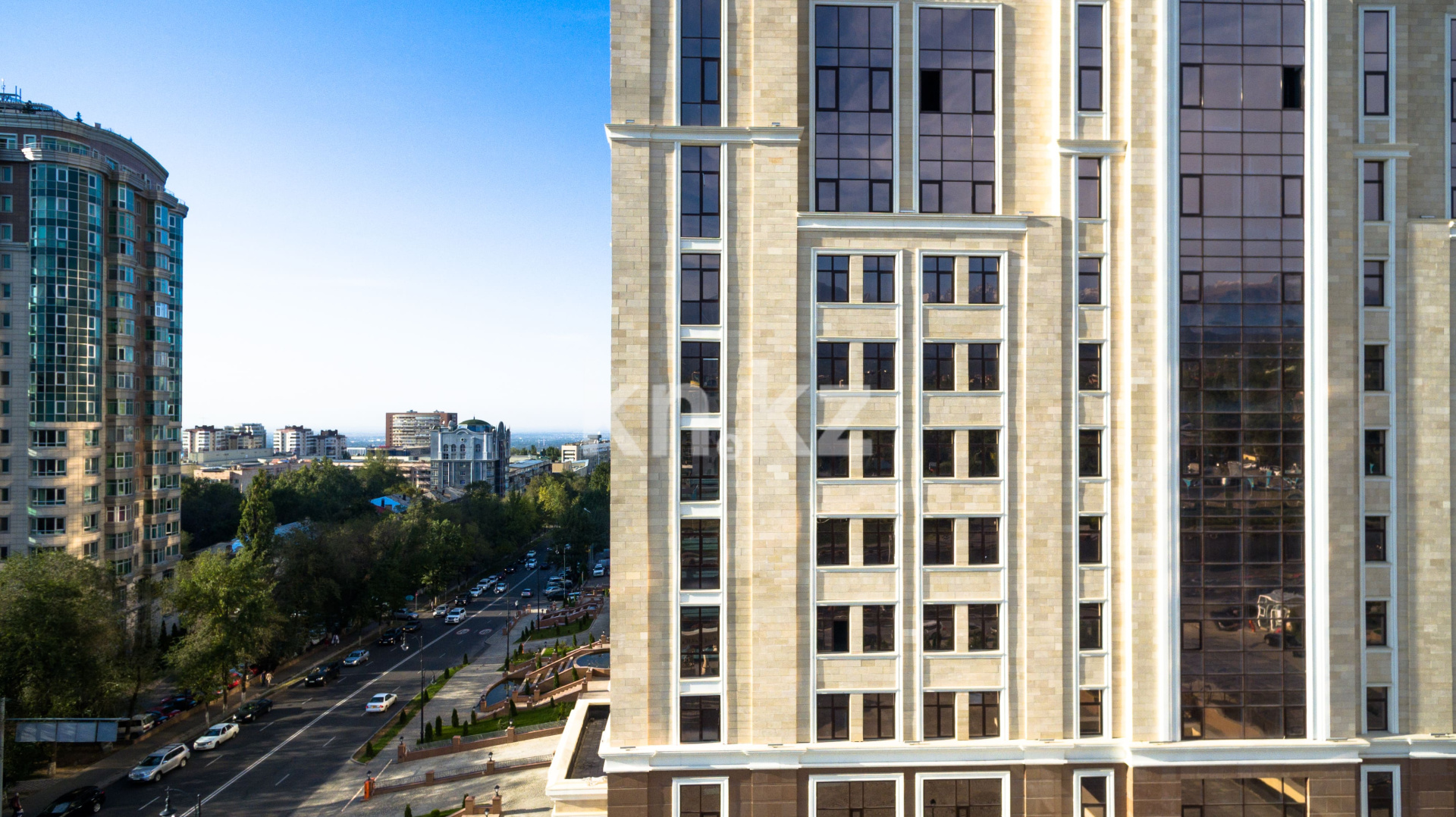 Продажа 4-комнатной квартиры, 190 м², пр. Аль-Фараби, дом  1а в Алматы - фото 13