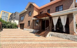 Продажа 9-комнатного дома, 375.7 м²