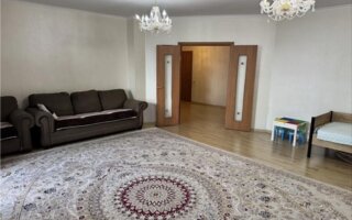 Продажа 3-комнатной квартиры, 130.4 м²