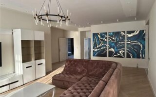 Продажа 4-комнатной квартиры, 183 м²