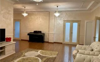 Продажа 4-комнатной квартиры, 183.2 м²