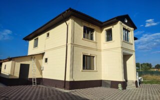 Продажа 5-комнатного дома, 242 м²
