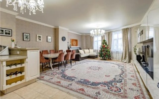 Продажа 4-комнатной квартиры, 194 м²
