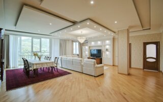Продажа 4-комнатной квартиры, 241 м²