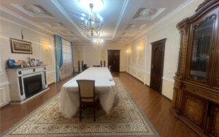 Продажа 7-комнатного дома, 307 м²