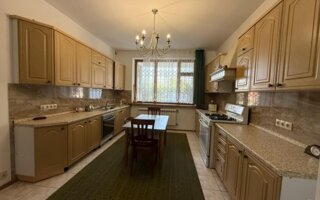 Аренда 9-комнатного дома, 487 м²