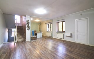 Продажа 4-комнатного дома, 390 м²