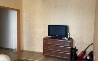 Продажа 1-комнатной квартиры, 42 м²