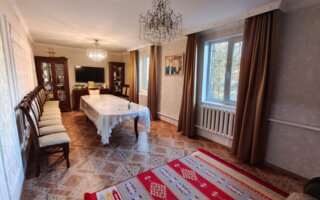 Продажа 5-комнатного дома, 180 м²