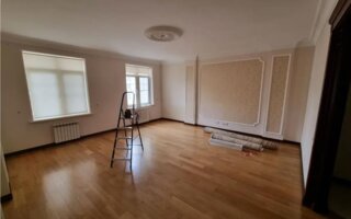 Продажа 3-комнатной квартиры, 131.8 м²