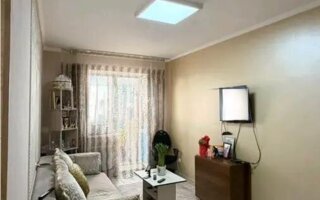 Продажа 1-комнатной квартиры, 42.7 м²