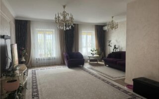 Продажа 4-комнатной квартиры, 200 м²