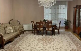 Продажа 4-комнатной квартиры, 205 м²